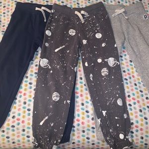 3 Boy warm joggers 5T almost new barely used!
